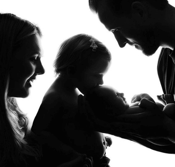 Ivy Jane Kane Welcoming Sister To This World